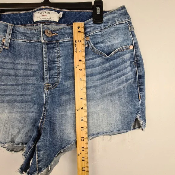 Torrid Jean Shorts Womens 14 Blue Denim Button Fly Frayed Raw Hem Stretch - Picture 3 of 9